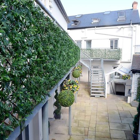The Helm Apartments B&B Westport Exterior foto