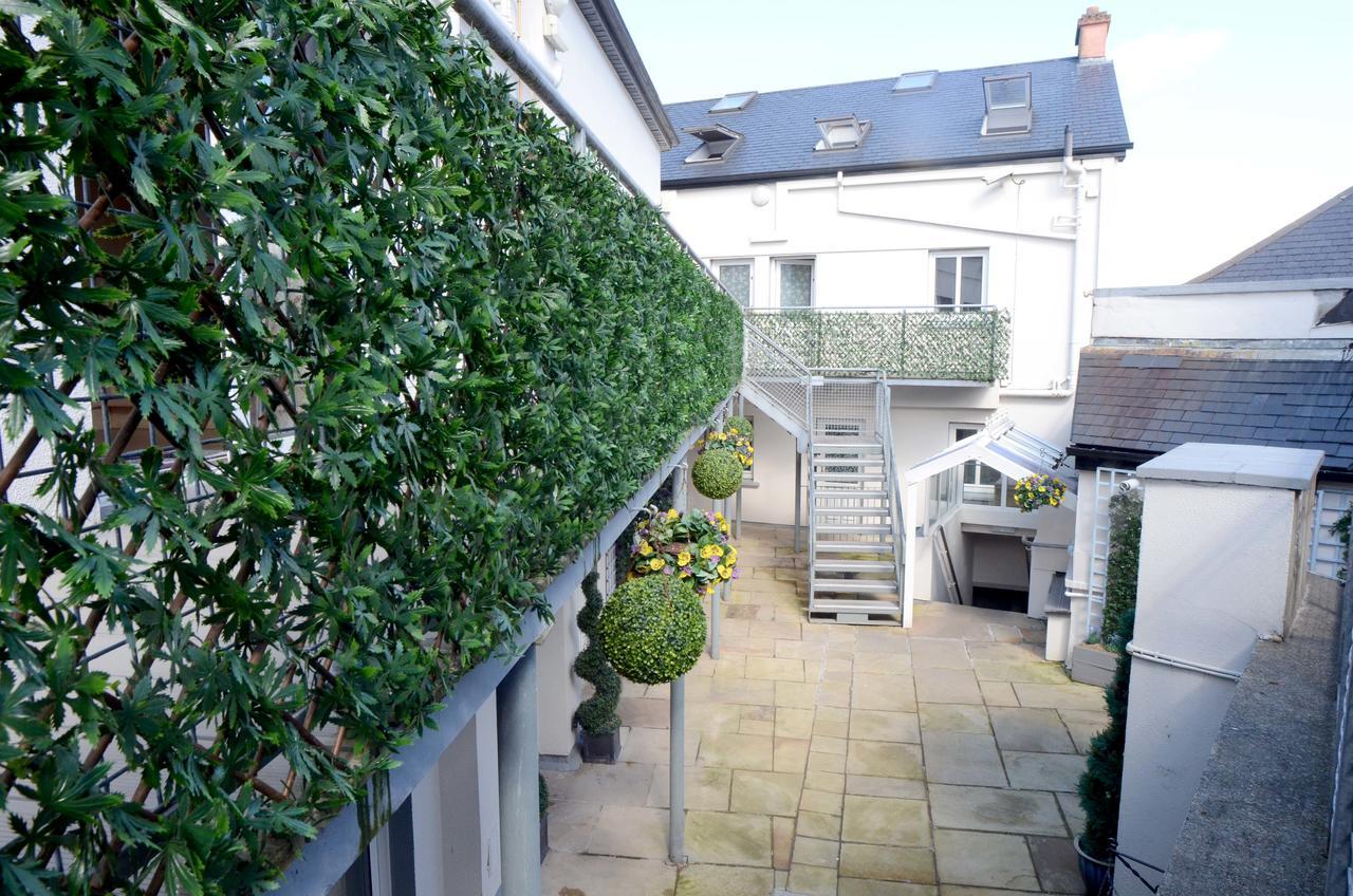 The Helm Apartments B&B Westport Exterior foto
